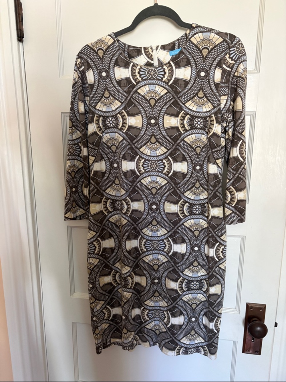 Beautiful McLaughlin Geometric Shift Dress in Black and Cream. Siz M.